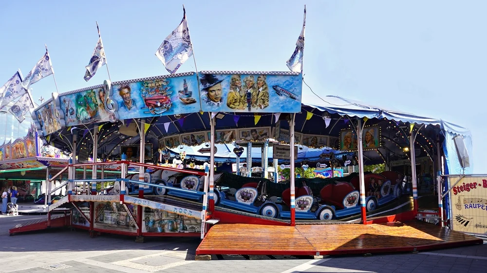 Historische Raupenbahn von Steiger-Buchholz auf der Weezer Kirmes 2026