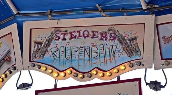 Historisches Schild mit der Aufschrift Steigers Raupenbahn