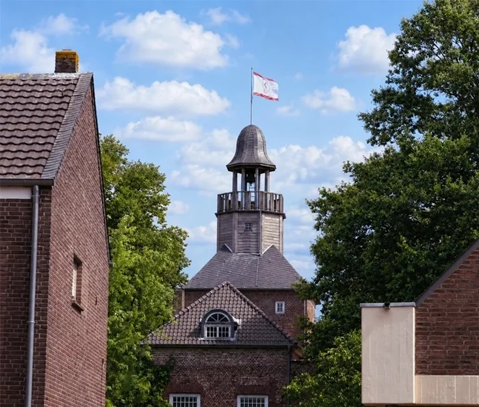 Blick vom Alten Markt auf Schloss Hertefeld in Weeze