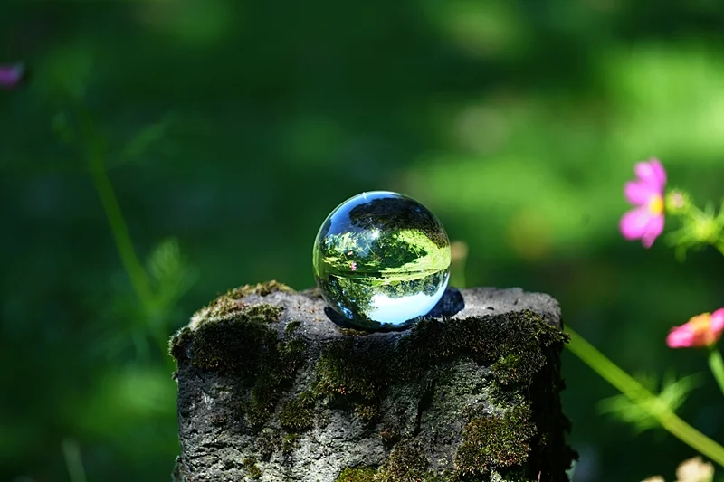 Glaskugel auf der Kriegsgräberstätte in Weeze