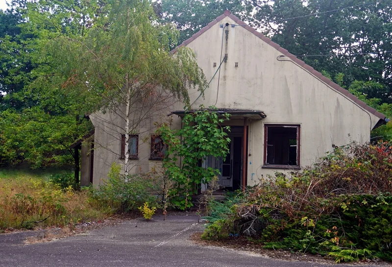 Ungenutztes ehemaliges Gebäude auf dem Gelände von RAF Laarbruch in Weeze