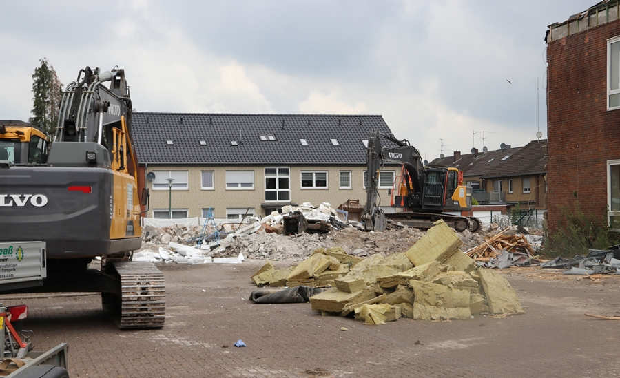 Ehemaliger Schulhof nach dem Abriss – Fläche geräumt