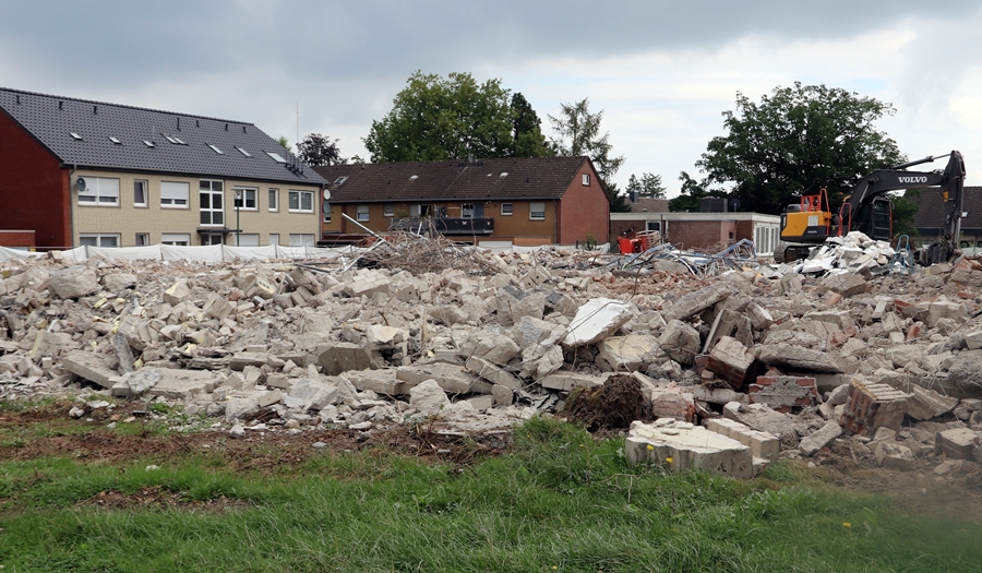 Abrissgelände der Hauptschule Weeze – Blick Richtung
              Wiesenstraße