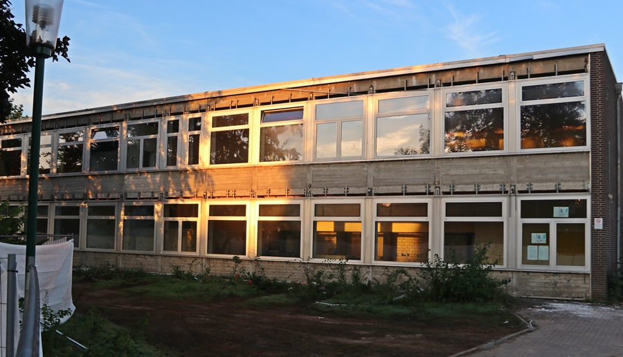 Turnhalle
              der Hauptschule Weeze – Vorderansicht