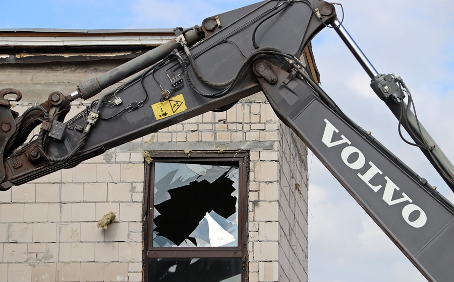 Abrissarbeiten:
              weitere Bereiche am Gebäude freigelegt – Hauptschule
              Weeze