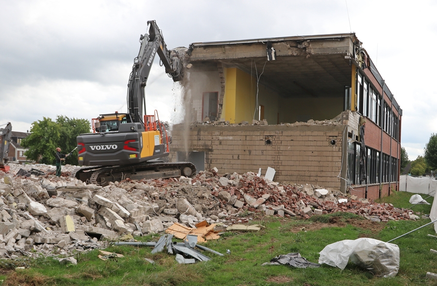Abriss an der Seite
              des naturwissenschaftlichen Gebäudes – Hauptschule Weeze