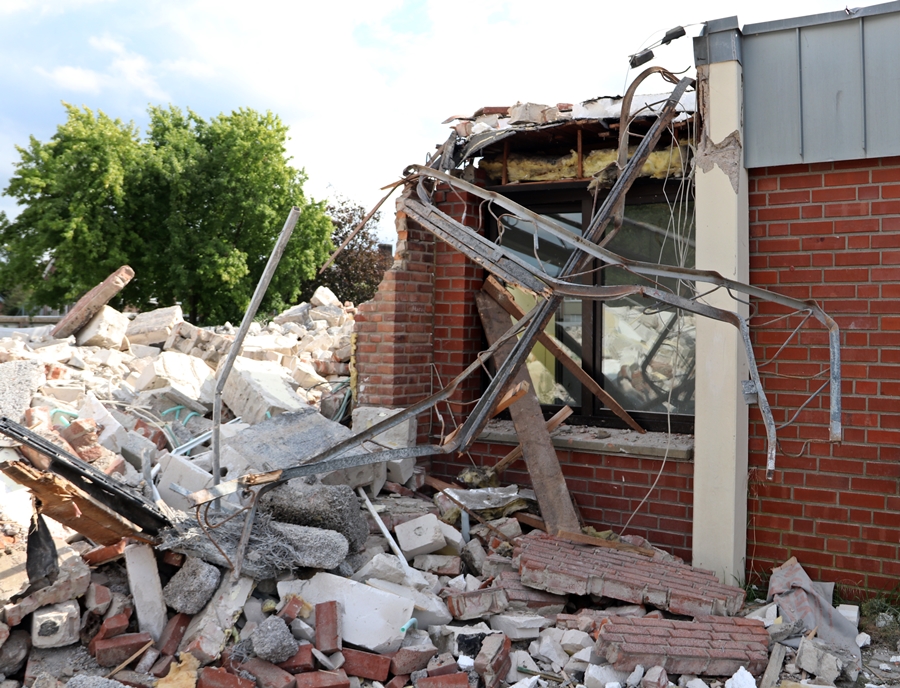 Blick durchs Fenster
              ins Lehrerzimmer: Abrissbereich – Hauptschule Weeze