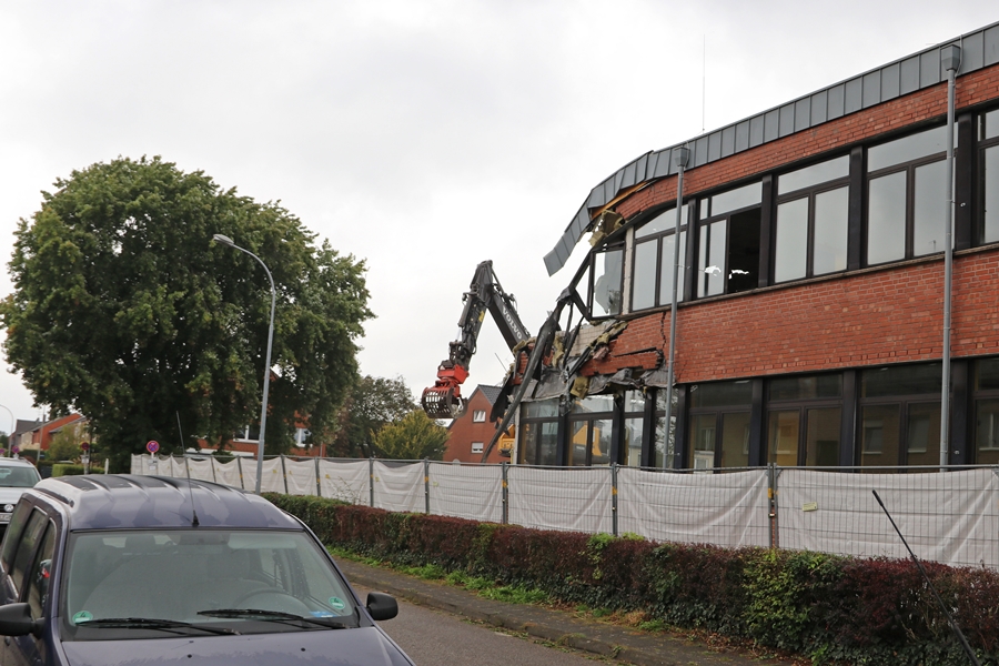 Abriss bei
              schlechterem Wetter: Arbeiten gehen weiter – Hauptschule
              Weeze