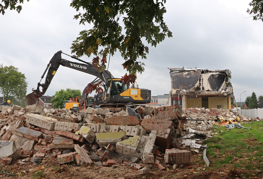 Abrissbereich:
              freigelegte Gebäudestruktur – Hauptschule Weeze