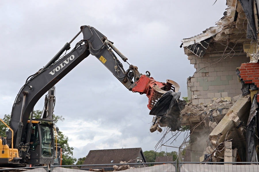 Ausbauarbeiten:
              Fenster/Material am naturwissenschaftlichen Gebäude –
              Hauptschule Weeze