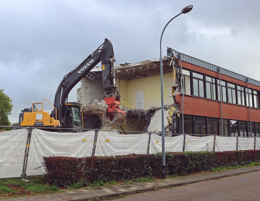 Abriss: Tagesstand am
              Feierabend – naturwissenschaftliches Gebäude – Hauptschule
              Weeze