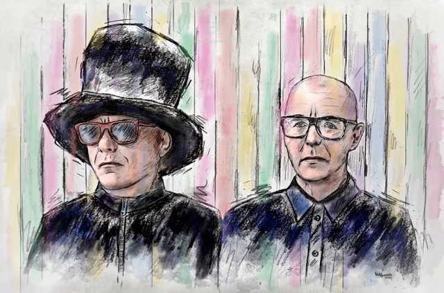 Künstlerisches Doppelporträt der Pet Shop Boys mit Chris Lowe im Hut und Neil Tennant vor einem farbigen Hintergrund.