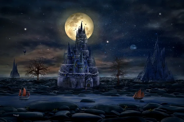 Märchenhaftes Schloss unter einem großen Vollmond in einer nächtlichen Fantasielandschaft mit kleinen Segelbooten.