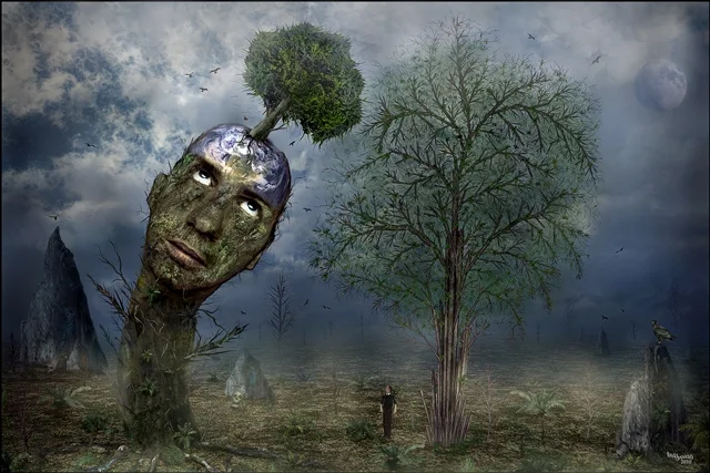 Surreale Darstellung eines menschlichen Gesichts, das mit Erde und Pflanzen verwachsen ist. Aus dem Kopf wächst ein Baum, während die Figur in einer düsteren Landschaft steht.