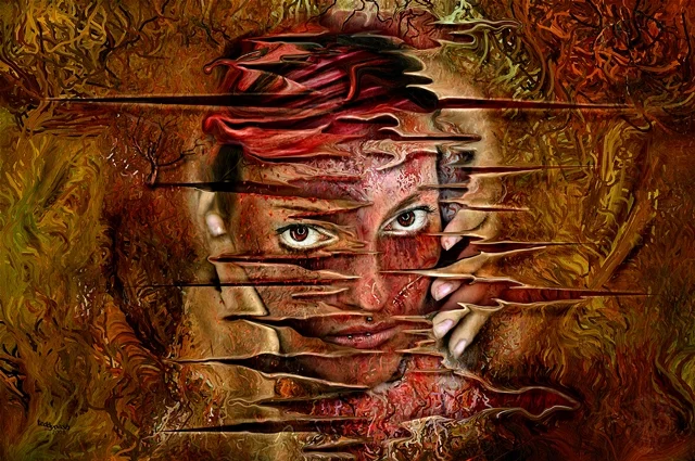 Surreales Frauenporträt mit intensiven Augen, dessen Gesicht in mehrere aufgerissene und verschobene Ebenen zerfällt. Warme Rot- und Brauntöne verstärken die dramatische Stimmung.