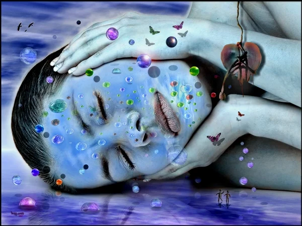 Surreales Porträt einer schlafenden Frau mit schimmernden Kugeln auf Gesicht und Körper. Kleine Figuren, Schmetterlinge und ein Herzmotiv erzeugen eine traumartige Fantasiewelt.