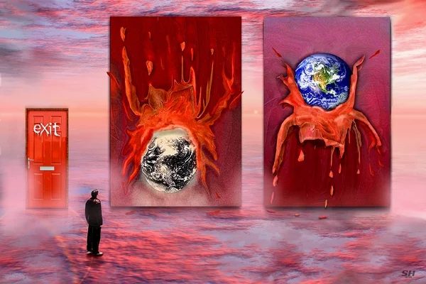 Eine Person betrachtet zwei abstrakte Bilder, aus denen Erdkugeln hervortreten. Die surreal gestaltete Galerie verbindet Kunst, Umwelt und symbolische Bildwelten.