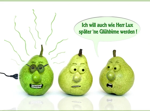 Drei Birnen mit Gesichtern unterhalten sich, während eine leuchtende Birne mit Kabel und Glühbirnen-Idee im Mittelpunkt steht. Die humorvolle Szene spielt mit Erfindungen und Zukunftsträumen.