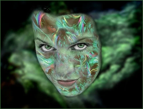 Ein weibliches Gesicht erscheint zwischen abstrakten grünen Formen und farbigen Strukturen. Die digitale Komposition verbindet Natur, Fantasie und Porträtkunst.